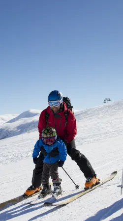 familie på ski i myrkdalen